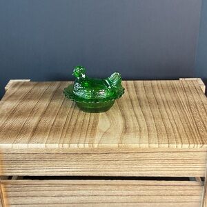 Mosser salt cellar green hen on nest
